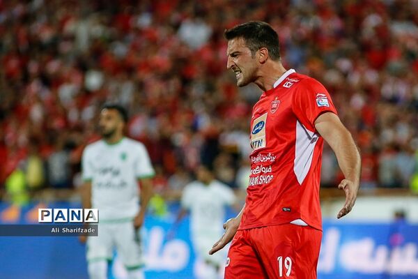 دیدار تیم‌های پرسپولیس و ماشین سازی تبریز