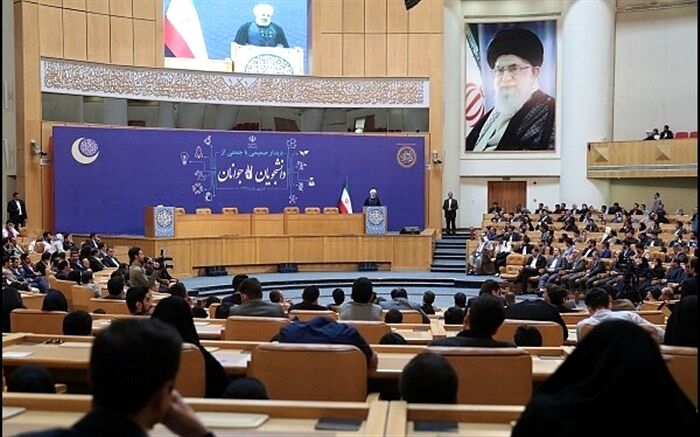 رئیس جمهور: هیچ قدرتی در کشور ما بالاتر از ملت و نسل جوان نیست