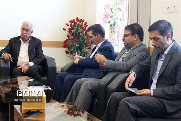 جلسه کارگروه استانی طرح و ساماندهی لباس فرم دانش آموزی