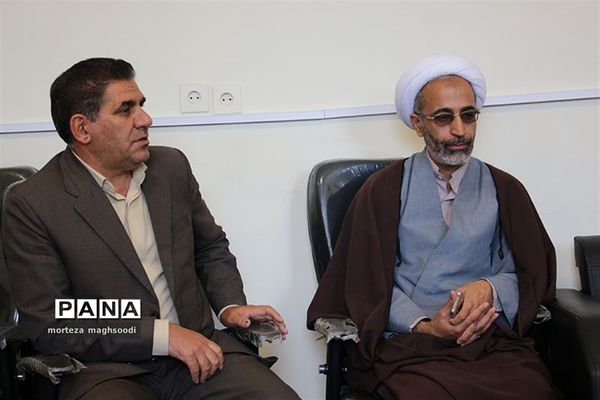 جلسه کارگروه استانی طرح و ساماندهی لباس فرم دانش آموزی