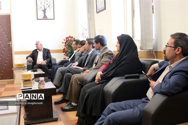 جلسه کارگروه استانی طرح و ساماندهی لباس فرم دانش آموزی