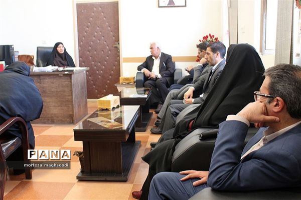 جلسه کارگروه استانی طرح و ساماندهی لباس فرم دانش آموزی