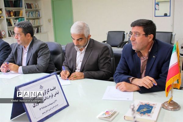 جلسه کار گروه استانی لباس فرم دانش آموزی استان بوشهر