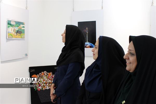 نمایشگاه آثار هنری هنرجویان گرافیک هنرستان غیردولتی نوآوران