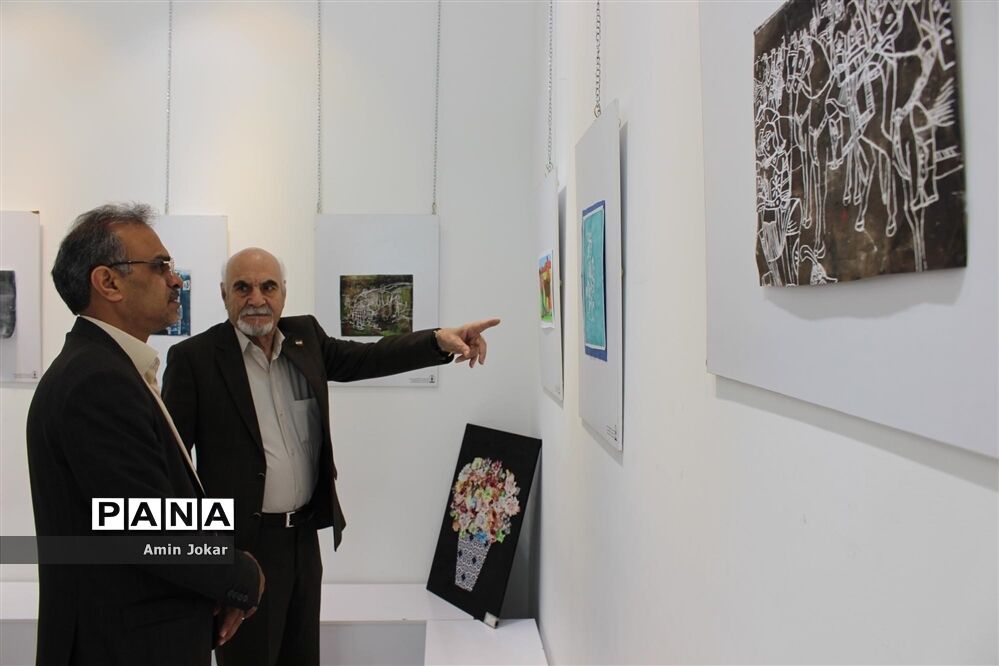 نمایشگاه آثار هنری هنرجویان گرافیک هنرستان غیردولتی نوآوران