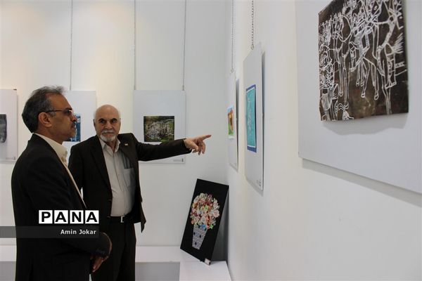 نمایشگاه آثار هنری هنرجویان گرافیک هنرستان غیردولتی نوآوران