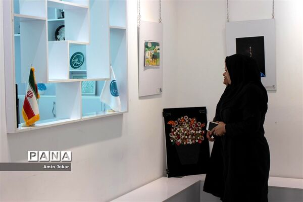 نمایشگاه آثار هنری هنرجویان گرافیک هنرستان غیردولتی نوآوران