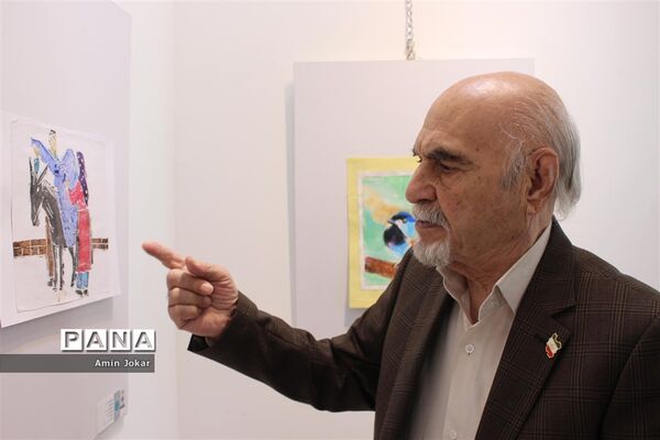 نمایشگاه آثار هنری هنرجویان گرافیک هنرستان غیردولتی نوآوران