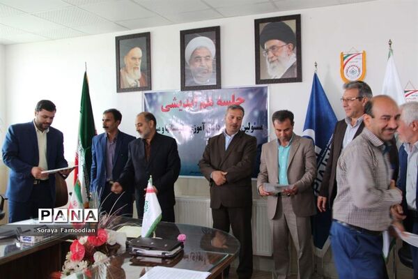 جلسه هم‌اندیشی  مدیر سازمان دانش‌آموزی خراسان شمالی  با مسئولان شهرستانها