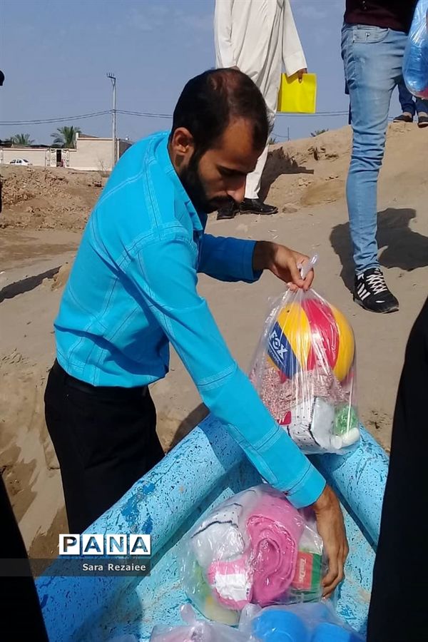 ارسال و توزیع کمک‌های کارشناس مسئول اموربانوان آموزش و پرورش خوزستان