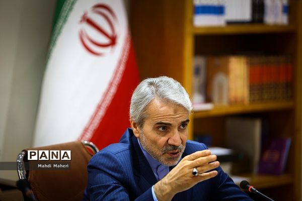 دیدار خیرین مدرسه‌ساز با رئیس سازمان برنامه و بودجه کشور