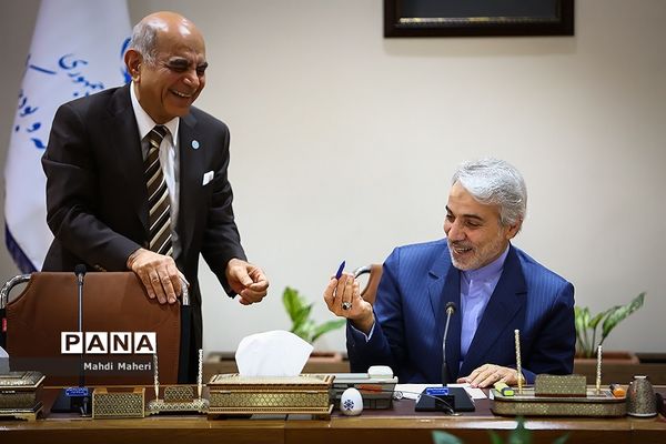 دیدار خیرین مدرسه‌ساز با رئیس سازمان برنامه و بودجه کشور