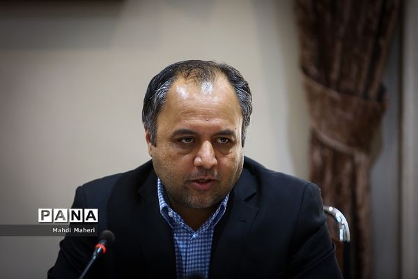 دیدار خیرین مدرسه‌ساز با رئیس سازمان برنامه و بودجه کشور