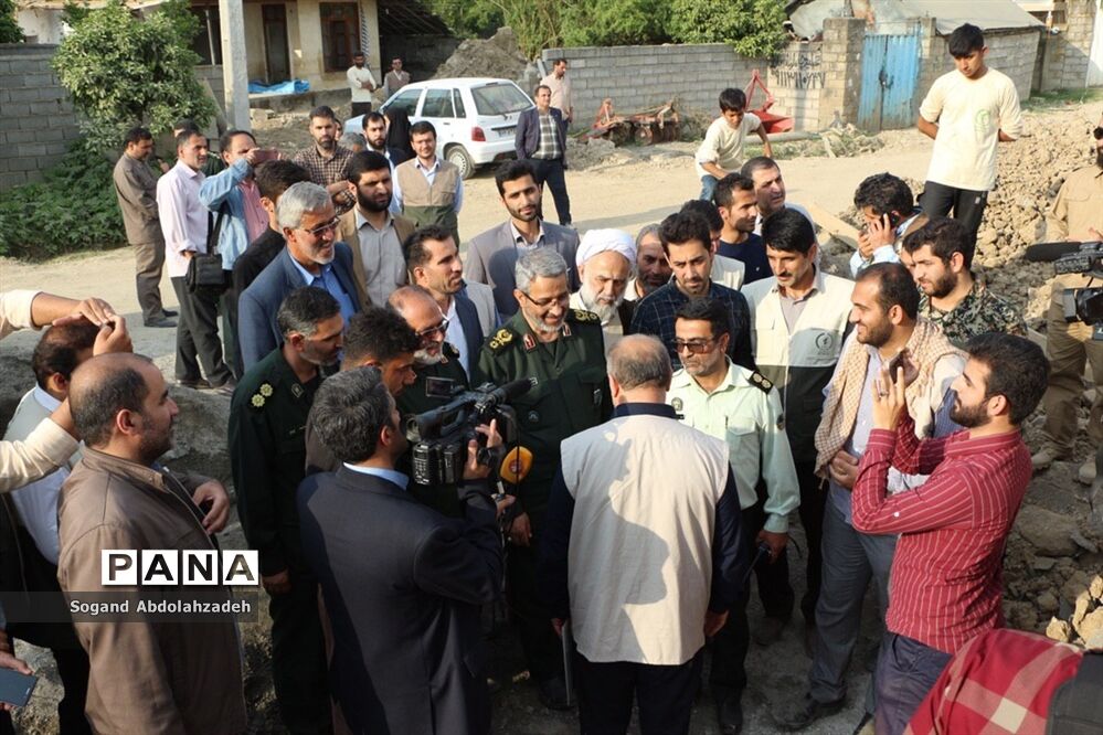 بازدید معاون وزیر کشور  و فرمانده سازمان بسیج مستضعفین کشور ازمناطق‌سیل‌زده سیمرغ