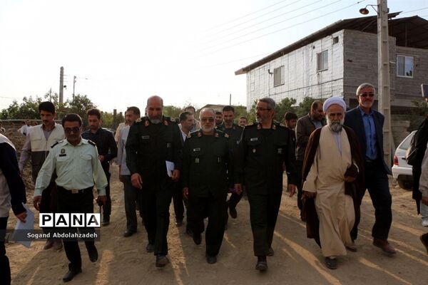بازدید معاون وزیر کشور  و فرمانده سازمان بسیج مستضعفین کشور ازمناطق‌سیل‌زده سیمرغ