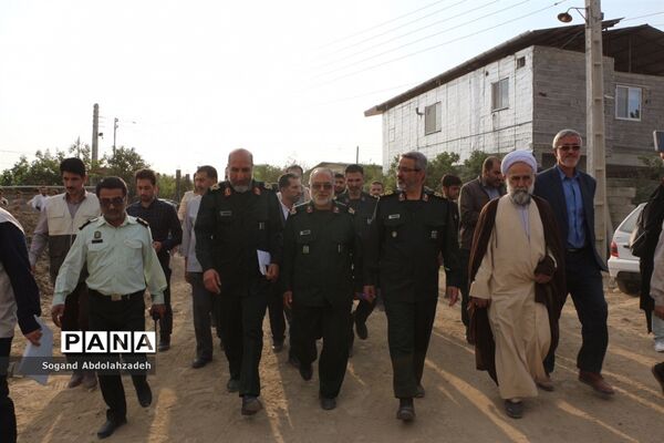 بازدید معاون وزیر کشور  و فرمانده سازمان بسیج مستضعفین کشور ازمناطق‌سیل‌زده سیمرغ