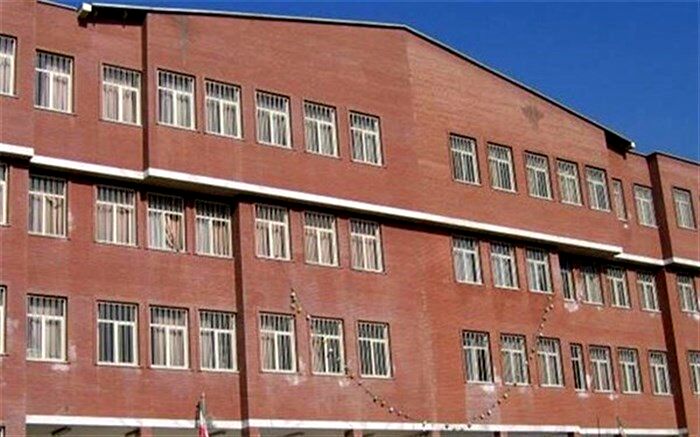 مدیر آموزش و پرورش شهرستان درمیان : کمک ۲۰۰ میلیون ریالی به آموزش و پرورش شهرستان درمیان