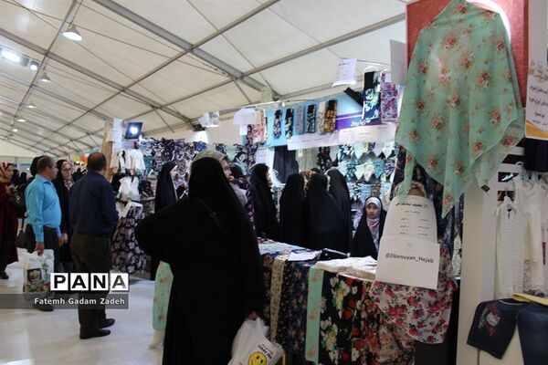 نمایشگاه مد و لباس ایرانی در پل طبیعت تهران