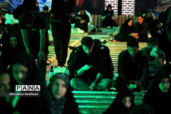 مراسم شب اول قدر در گلزار شهدای وادی رحمت تبریز