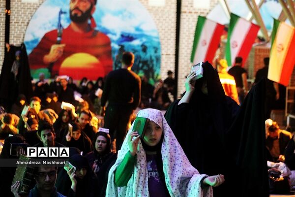 مراسم شب اول قدر در گلزار شهدای وادی رحمت تبریز