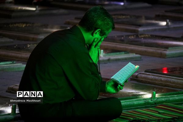 مراسم شب اول قدر در گلزار شهدای وادی رحمت تبریز