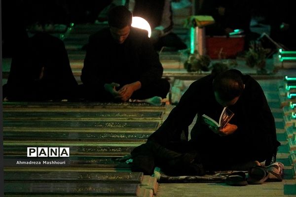 مراسم شب اول قدر در گلزار شهدای وادی رحمت تبریز