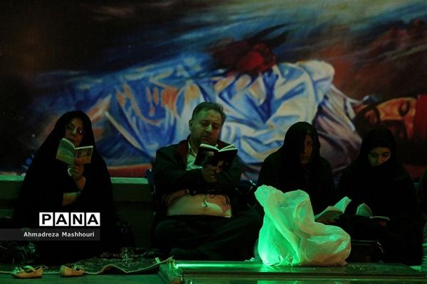 مراسم شب اول قدر در گلزار شهدای وادی رحمت تبریز