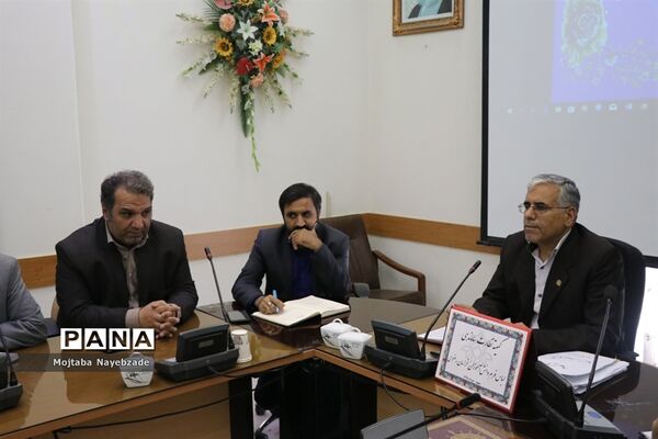 کمیته نظارت ساماندهی لباس فرم  دانش‌آموزان خراسان رضوی