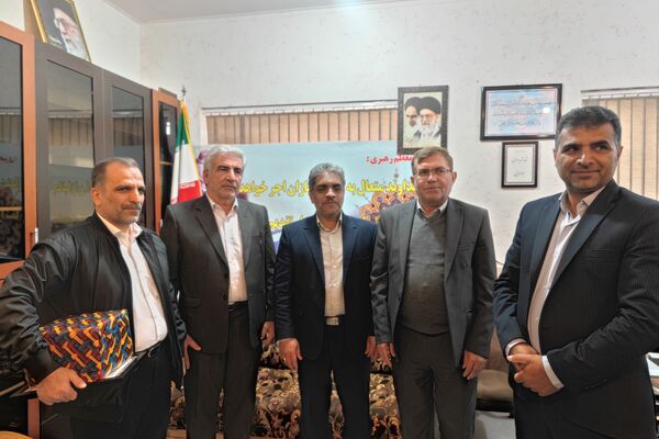 تجلیل ازوالدین جانباز در دبیرستان شاهد شهید معزی