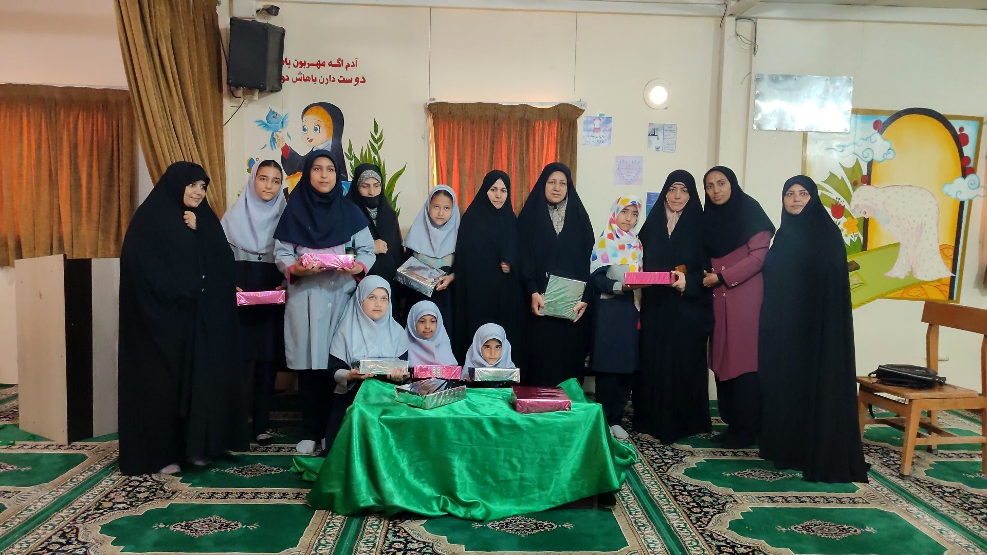 تکریم همسران و دختران شاهد جامعه هدف دبستان شاهد حاج تقی آقا بزرگ مشهد