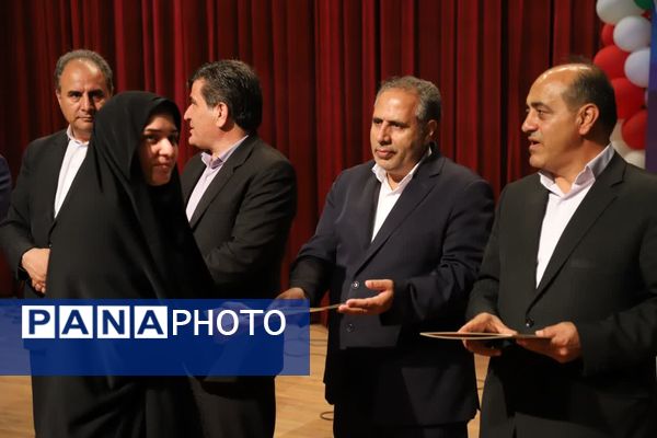 آیین نکوداشت منتخبین مرحله استانی چهل و سومین دوره مسابقات فرهنگی و هنری فردا