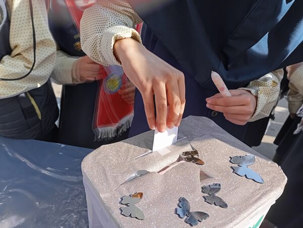 انتخابات شورای دانش آموزی در دبستان آرمینه مصلی نژاد ناحیه ۶ 