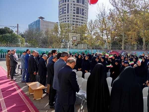 مراسم باشکوه زنگ ایثار و مقاومت در دبیرستان مصلی نژاد حضرت ام البنین