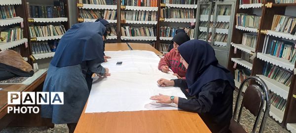  نقاشی همگانی با موضوع «ایرانِ قوی» در دبیرستان اهل‌البیت ناحیه 4 کرج 