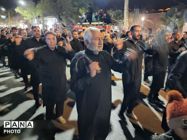 عزاداری مردم ابرکوه در شب های قدر و سوگ رهبر معظم انقلاب