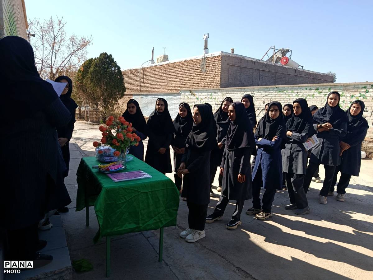 تجلیل از شاگردان برتر مدرسه گلشاد خلیل آباد