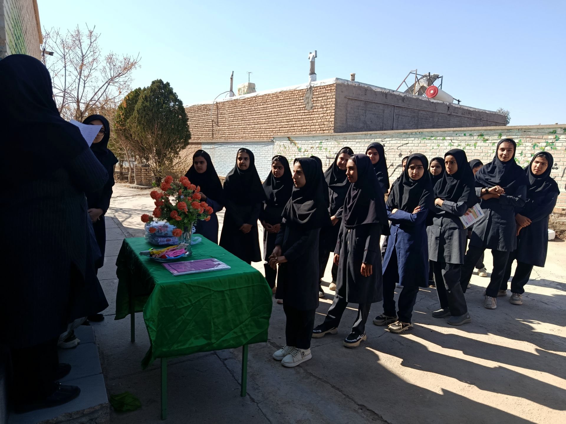 تجلیل از شاگردان برتر مدرسه گلشاد خلیل آباد