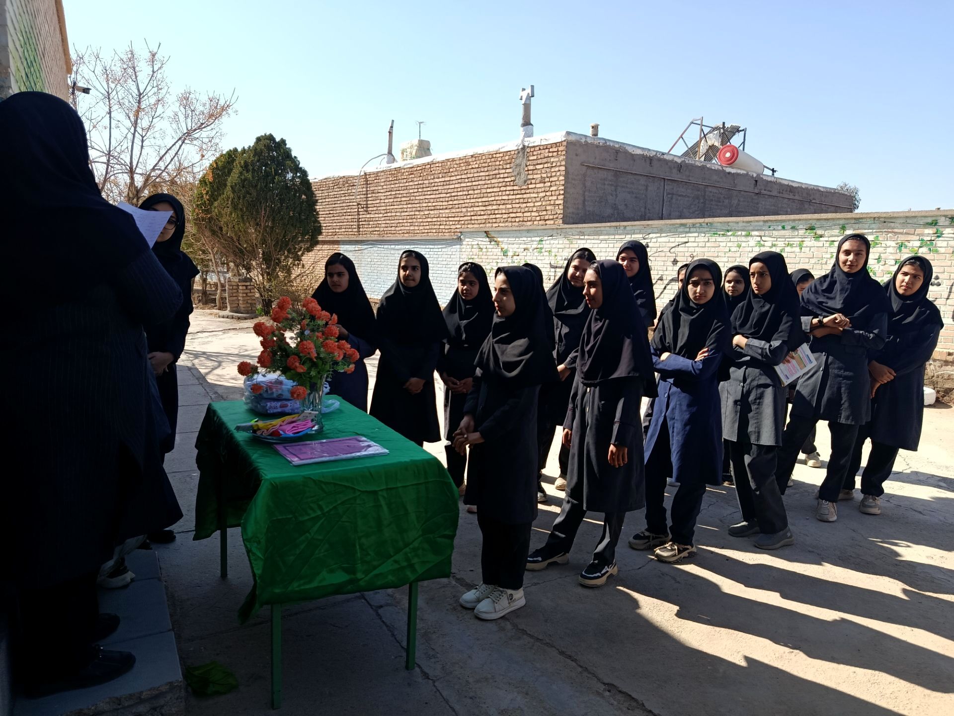 تجلیل از شاگردان برتر مدرسه گلشاد خلیل آباد