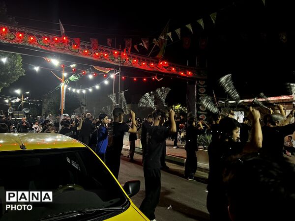 آیین زنجیرزنی و طنین نوای یا ابوالفضل در شهرک ینگی امام  ساوجبلاغ