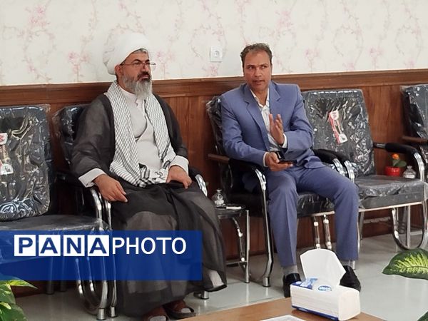 بازدید مدیر آموزش و پرورش و امام جمعه کاشمر از دبیرستان امام خمینی (ره) کاشمر 