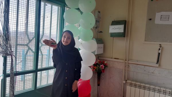 جشن دهه فجر و نیمه شعبان در دبیرستان سبحان و مائده شلیل