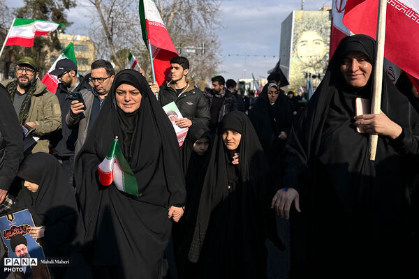 مراسم بیعت با سومین رهبر انقلاب در تهران - 1