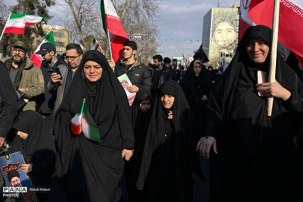 مراسم بیعت با سومین رهبر انقلاب در تهران - 1