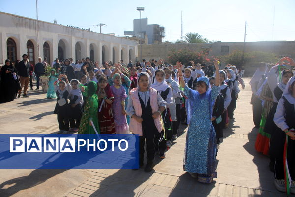 بازارچه حمایت از کسب کار دانش‌آموزان دبستان کیهان بوشهر 