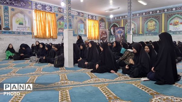 نشست صمیمی دانش آموزان هنرستان اندیشه شهر کهک با نماینده مردم قم در مجلس