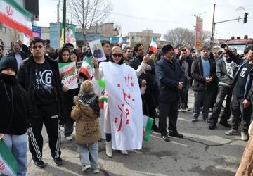 حضور پرشور مردم تکاب در راهپیمایی ۲۲ بهمن