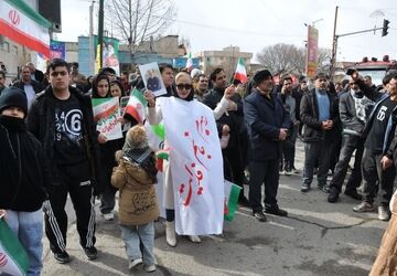 حضور پرشور مردم تکاب در راهپیمایی ۲۲ بهمن