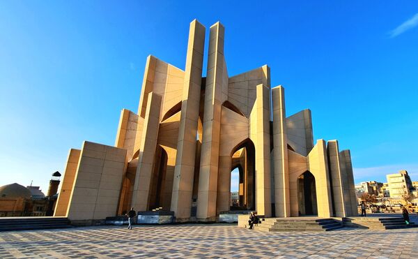 «مقبره الشعرای تبریز» یک نام و هزار آوازه