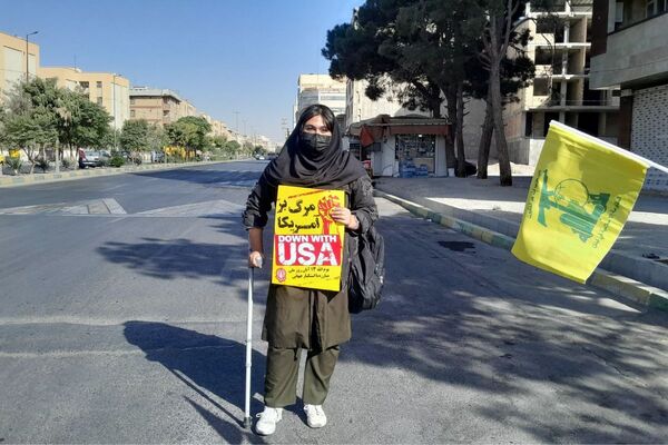 برگزاری مراسم راهپیمایی سیزده آبان با حضور دانش‌آموزان و مسئولین در ملارد