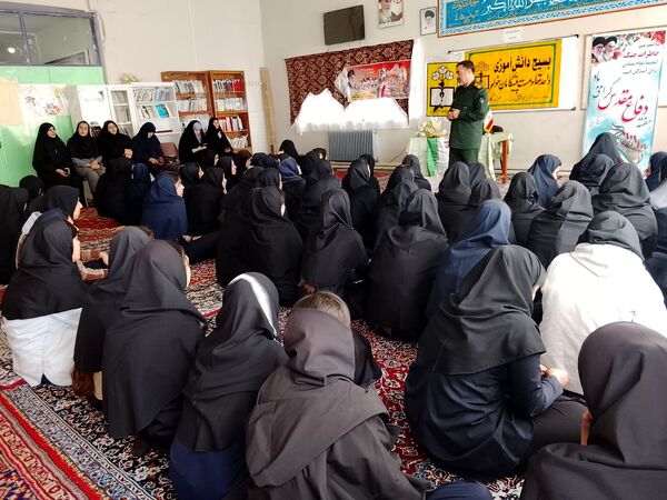 طنین قرآن و یاد شهدای مقاومت در مدارس مرند